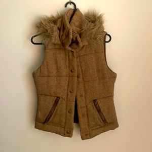 Brown vest/coat with fur detachable hood